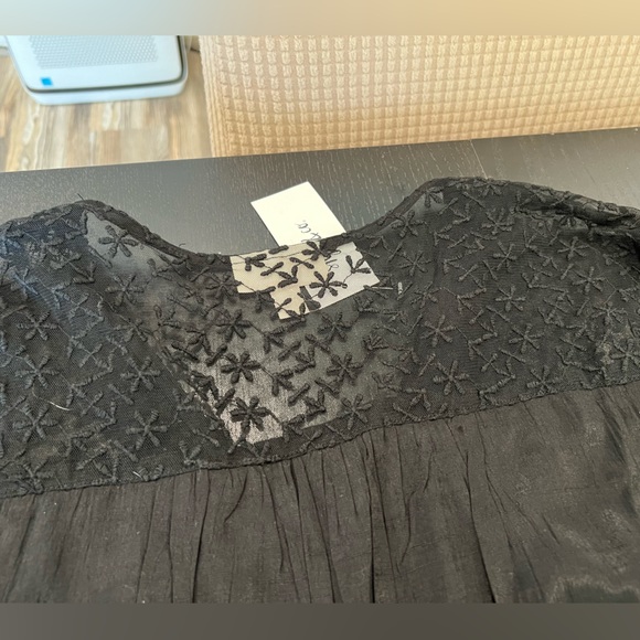 Women's Blouse with Lace Designs- NWT - Picture 5 of 8